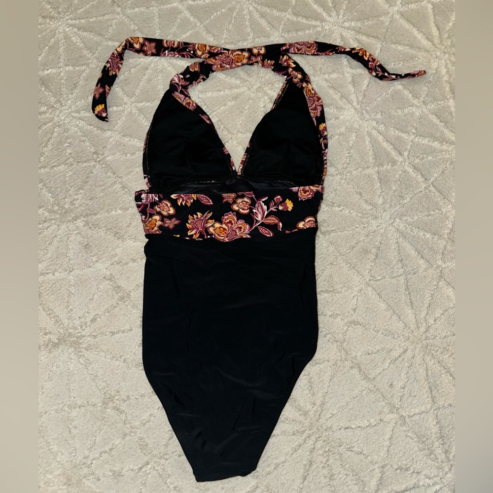 Cupshe Black Swimsuit with Pink Floral Accents - Picture 5 of 5